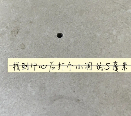 新城瓷砖空鼓维修公司专业解答在瓷砖铺贴过程中，如果砂料搅拌不均匀，将会带来以下问题